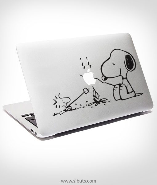 Sticker Calcomanía laptop macbook snoopy fogata